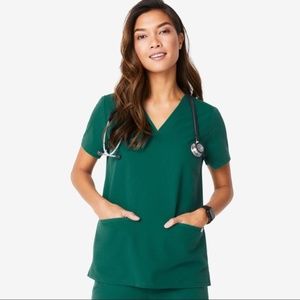 Figs Women's Hunter Green Casma™ - Three-Pocket Scrub Top - M / Hunter Green